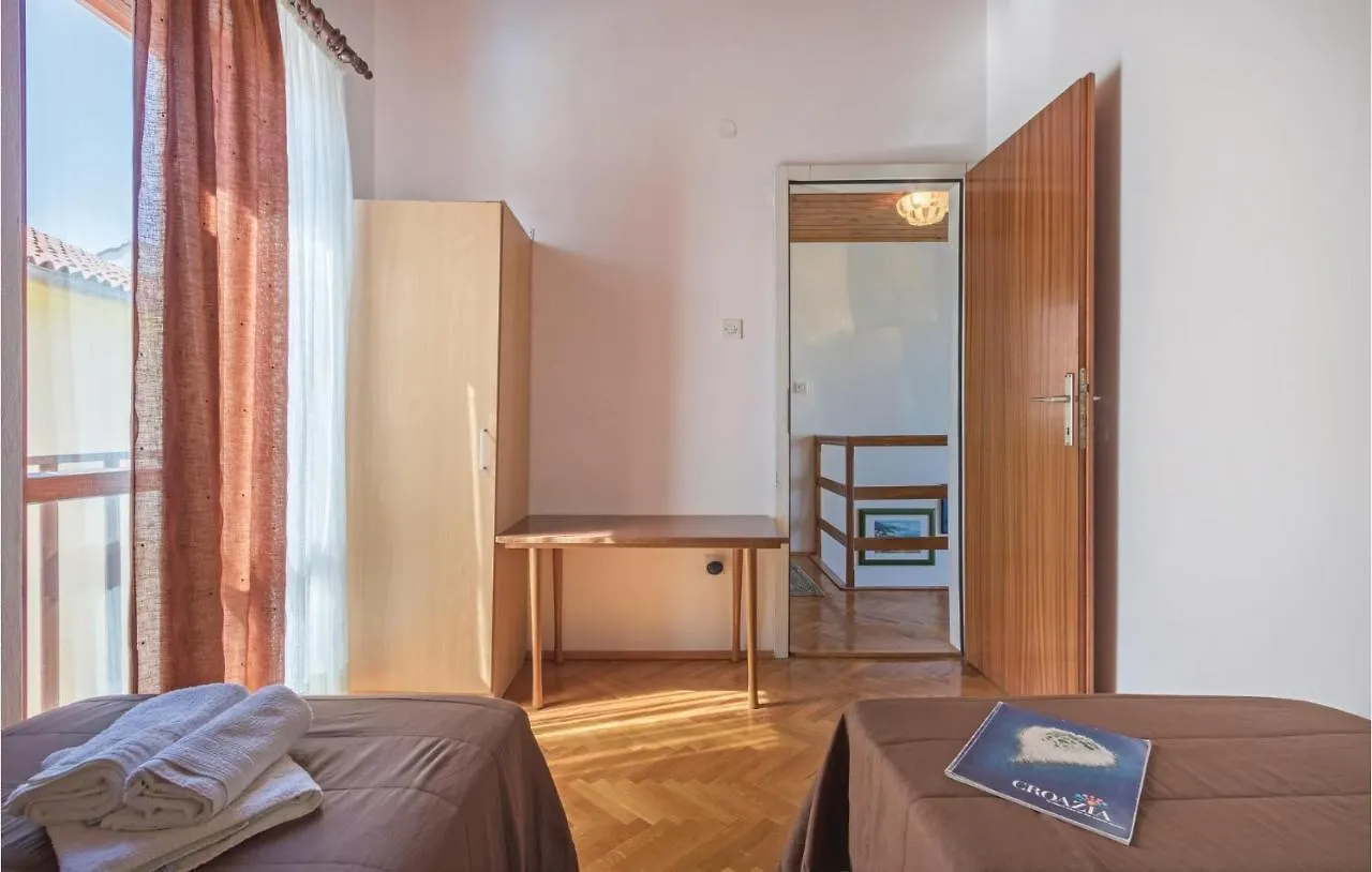 3 Bedroom Beautiful Home In Pula Vakantiehuis