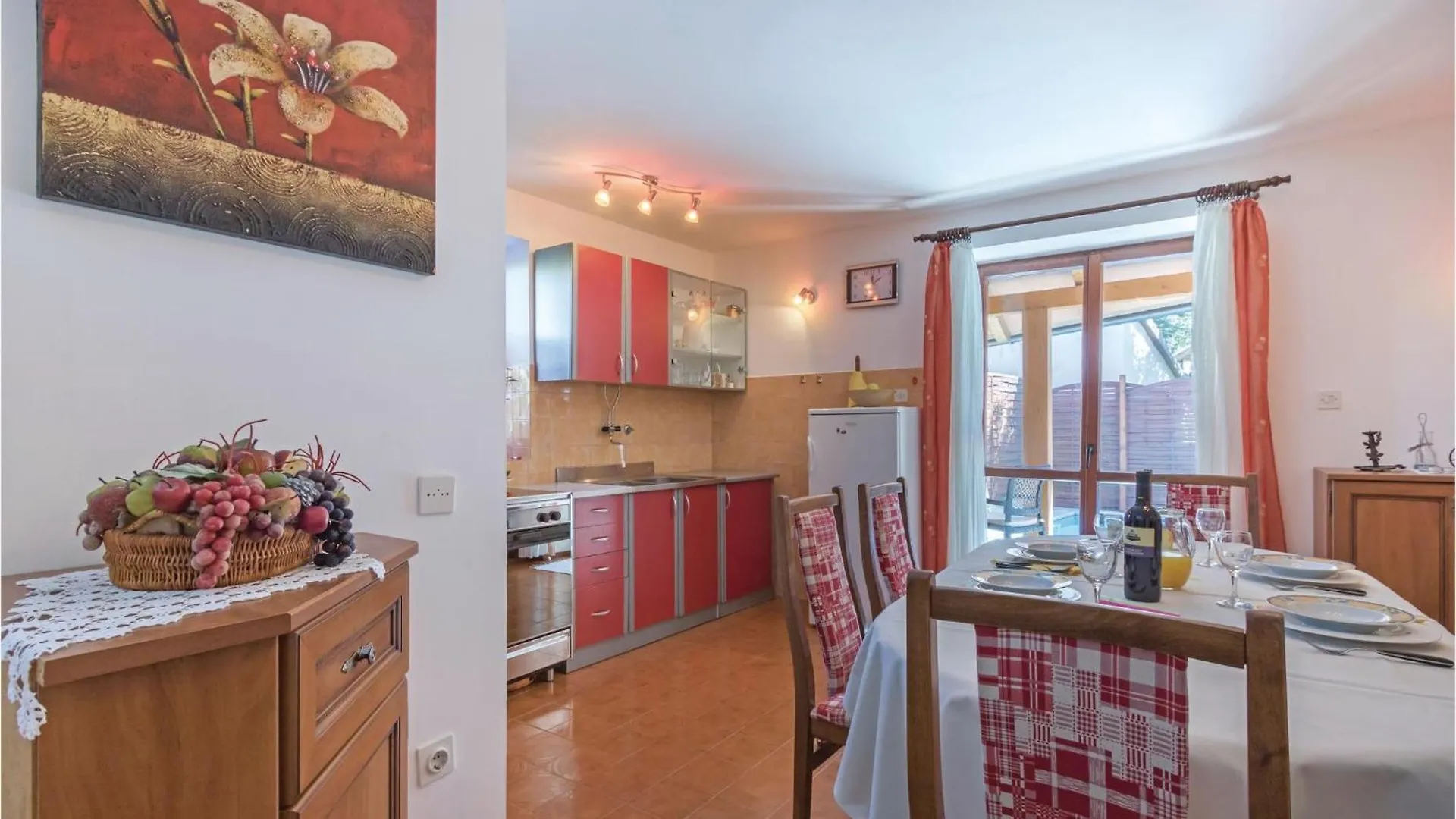 3 Bedroom Beautiful Home In PUY בית נופש