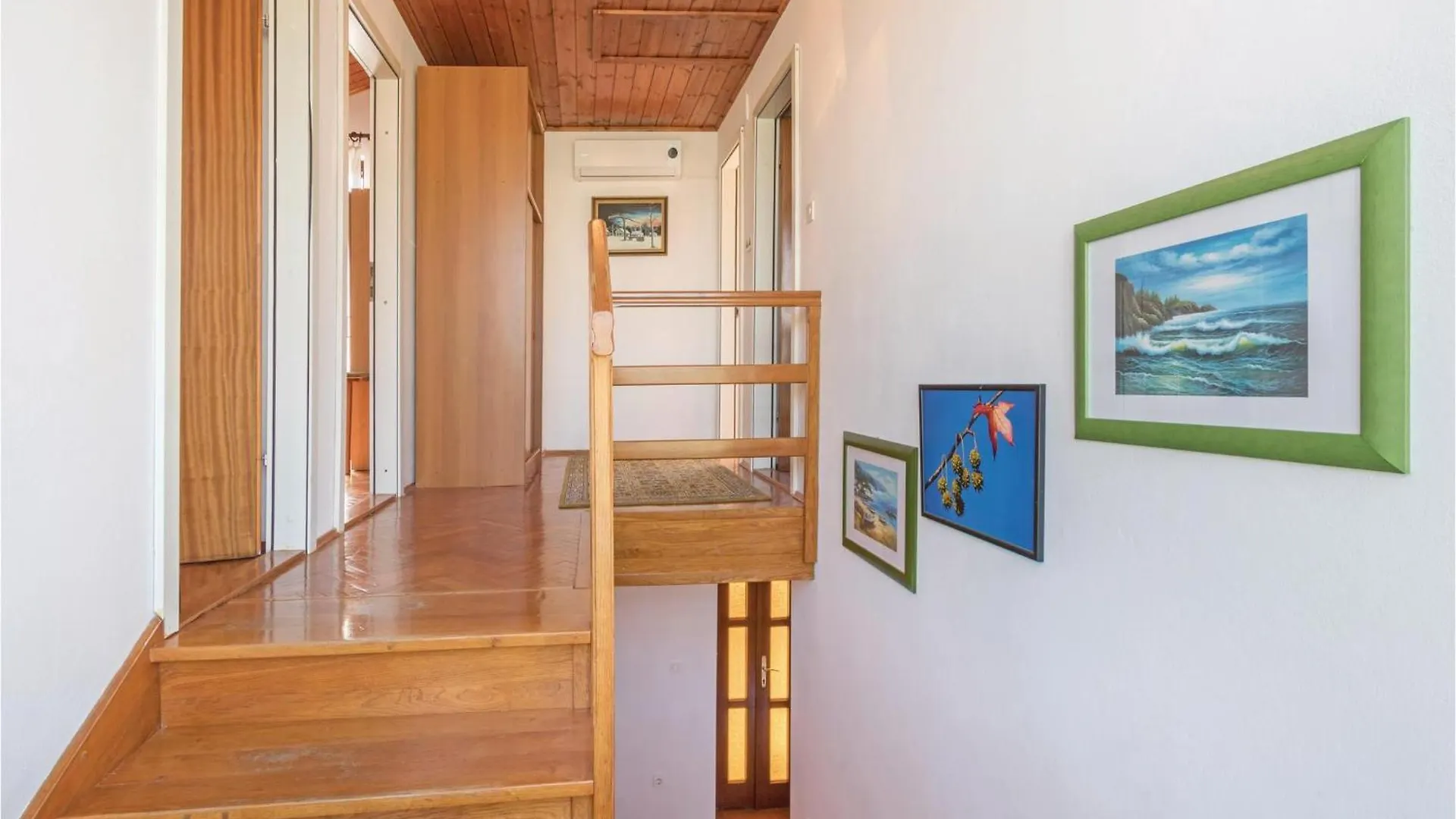 בית נופש 3 Bedroom Beautiful Home In PUY